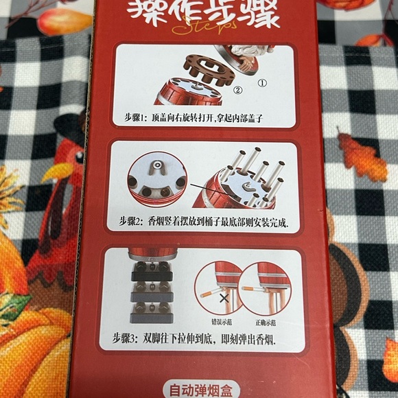 Christmas Cigarette Case with Santa Design - Picture 3 of 4